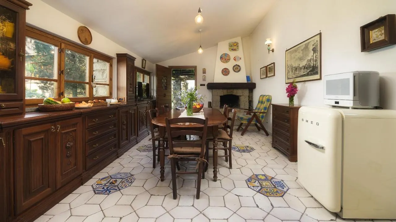 Villa Sylva 6&2, Emma Villas Frattocchie